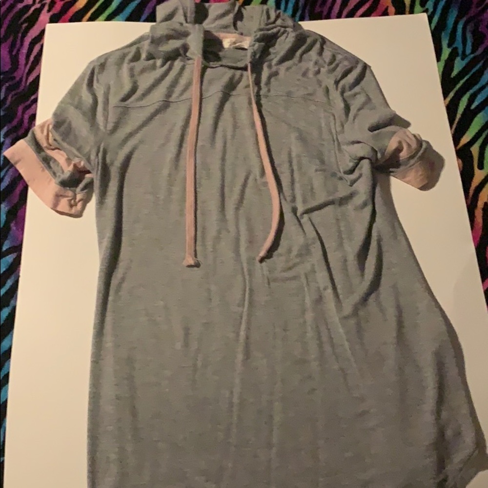 Hooded shirt
